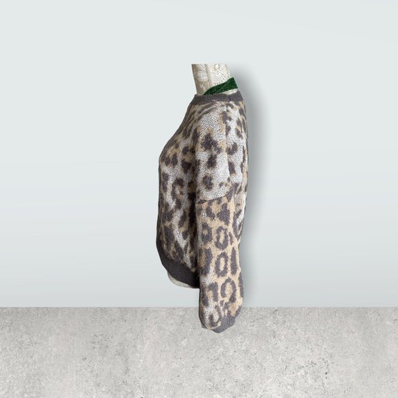 Boohoo ultra plush women’s sweater in animal print theme size small. - Picture 2 of 9